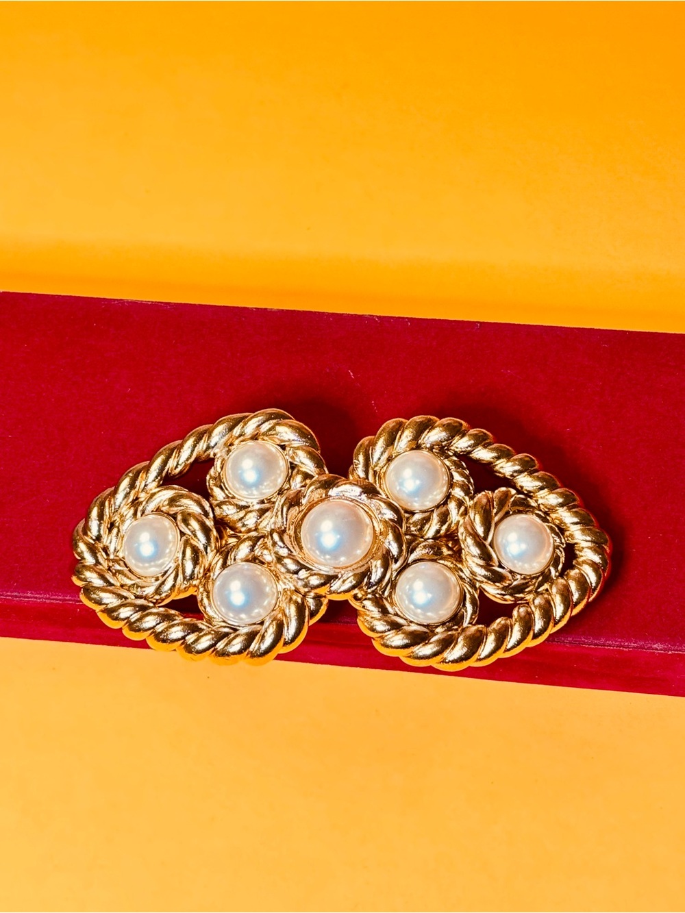 Ala ParUre Royalty jewelry  Elegant Gold-Tone Pearl Cluster - Picture 2 of 10